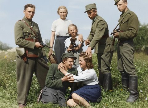 Piąty wariant barwnej rekonstrukcji AI fotografii